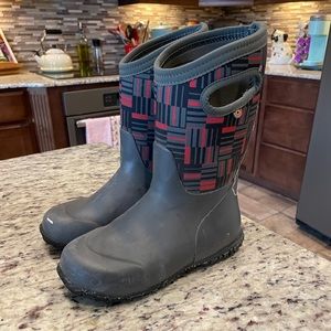 Boys Bogs size 2 GUC